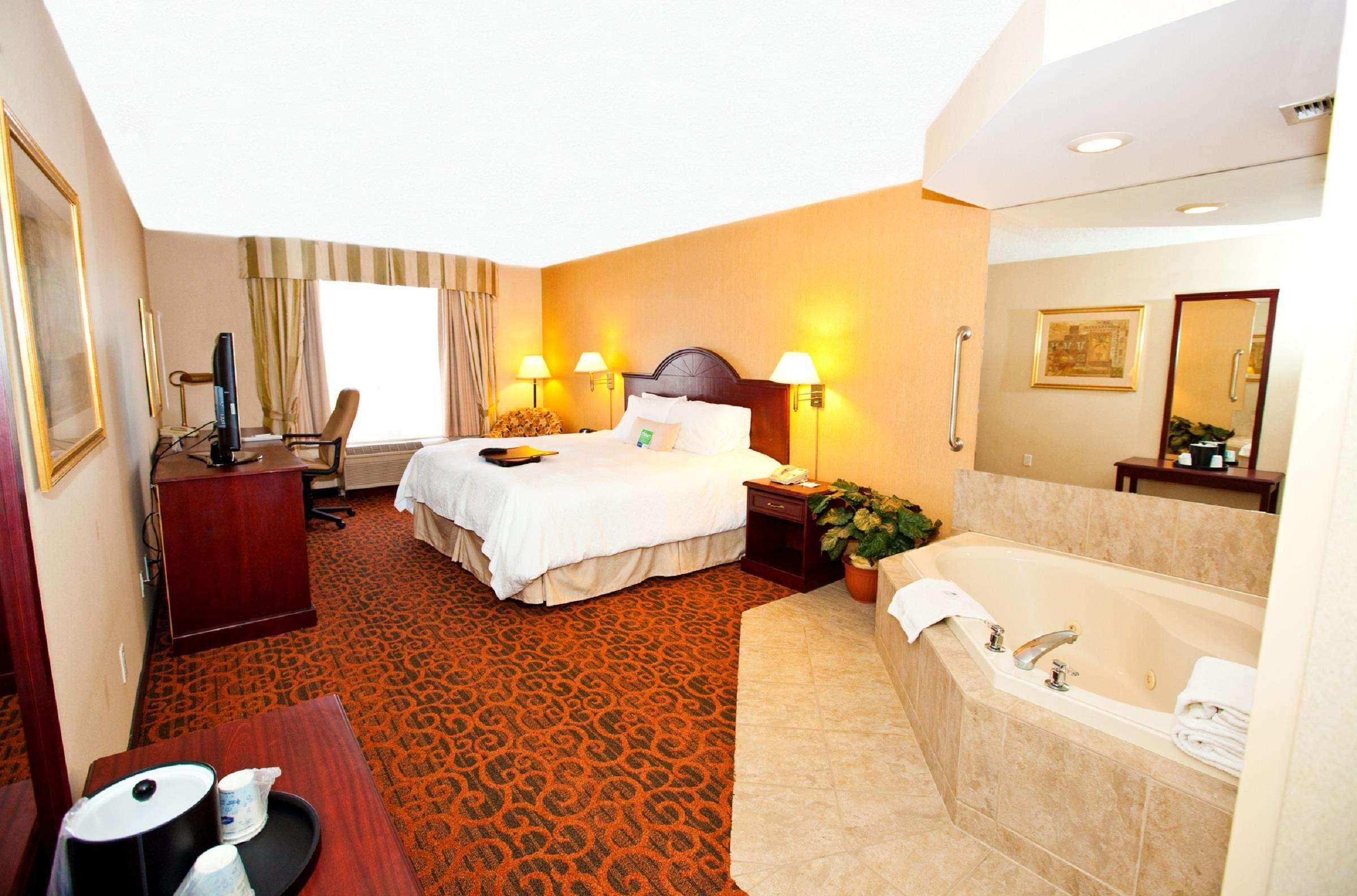 Hampton Inn Toronto-Mississauga West 객실 사진