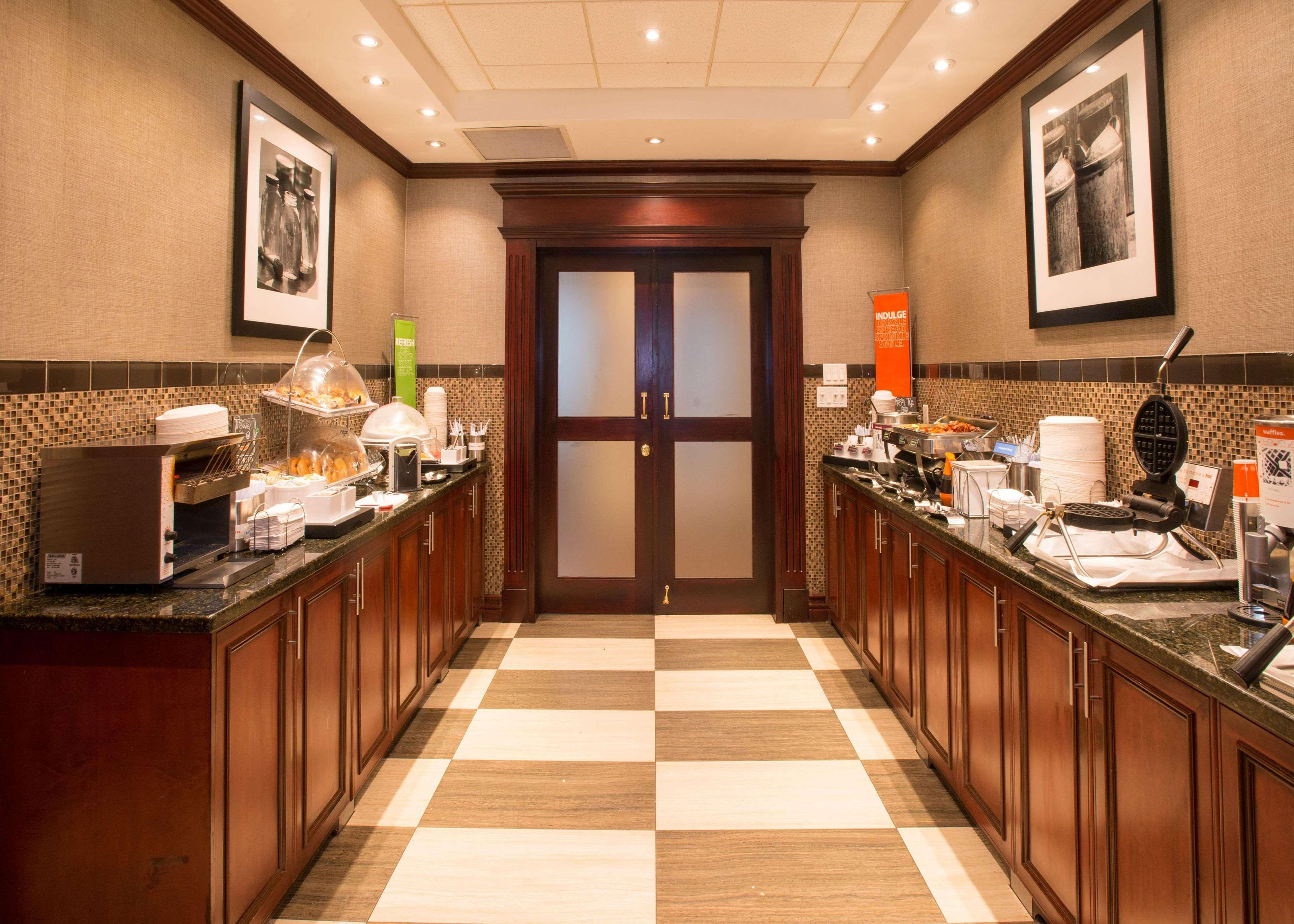 Hampton Inn Toronto-Mississauga West 외부 사진