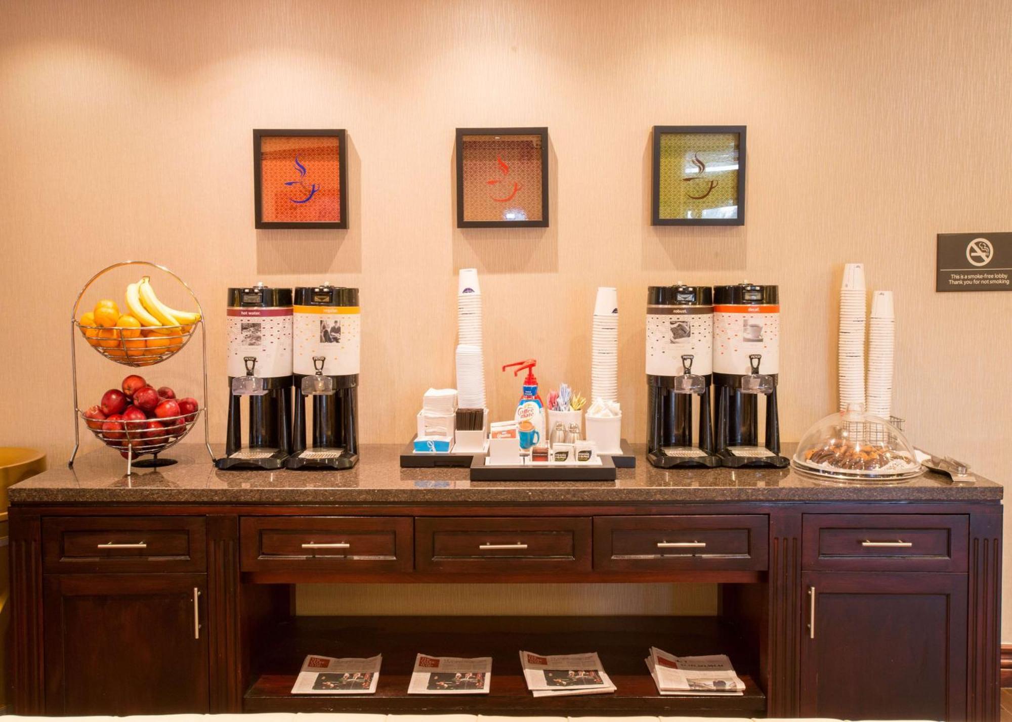 Hampton Inn Toronto-Mississauga West 외부 사진