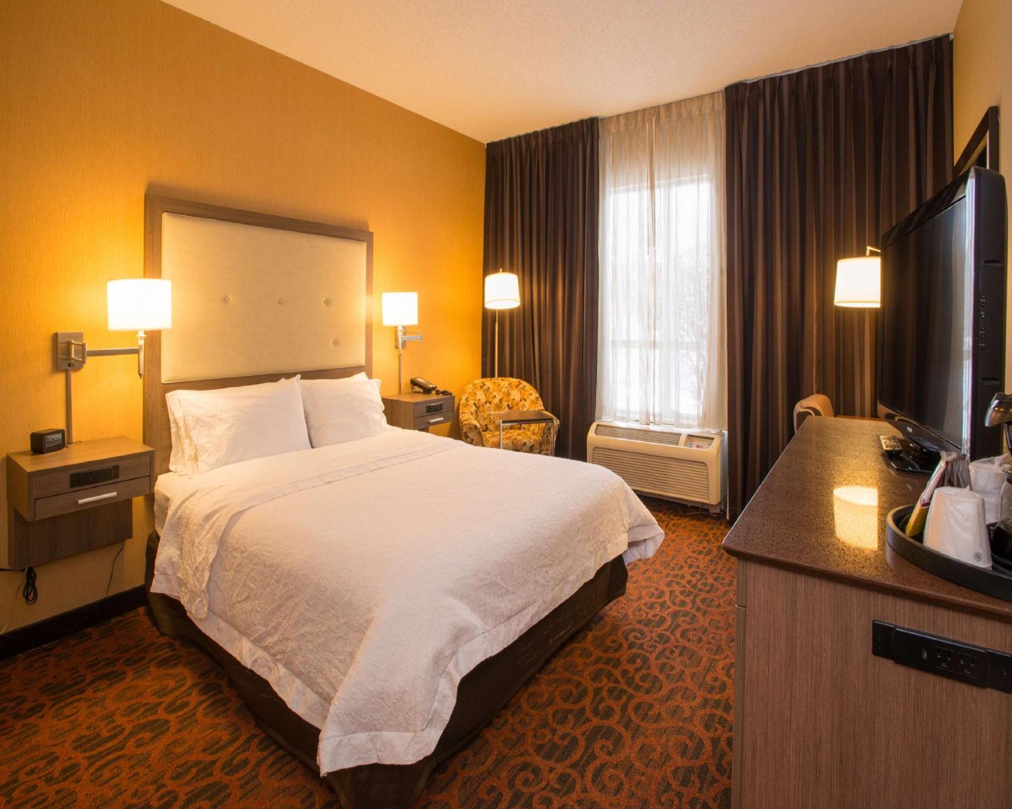 Hampton Inn Toronto-Mississauga West 외부 사진