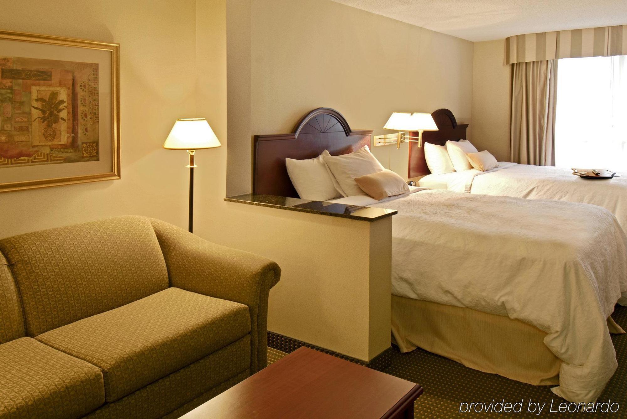 Hampton Inn Toronto-Mississauga West 객실 사진