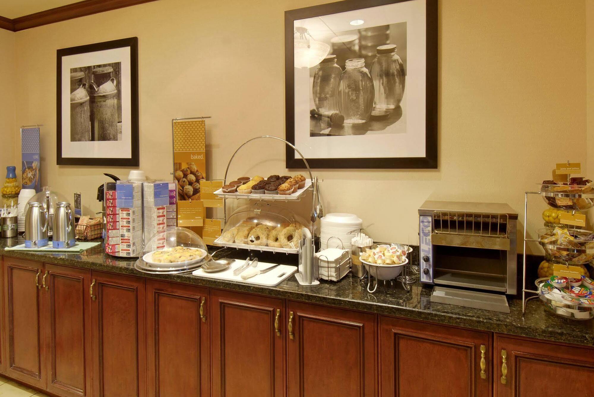 Hampton Inn Toronto-Mississauga West 레스토랑 사진