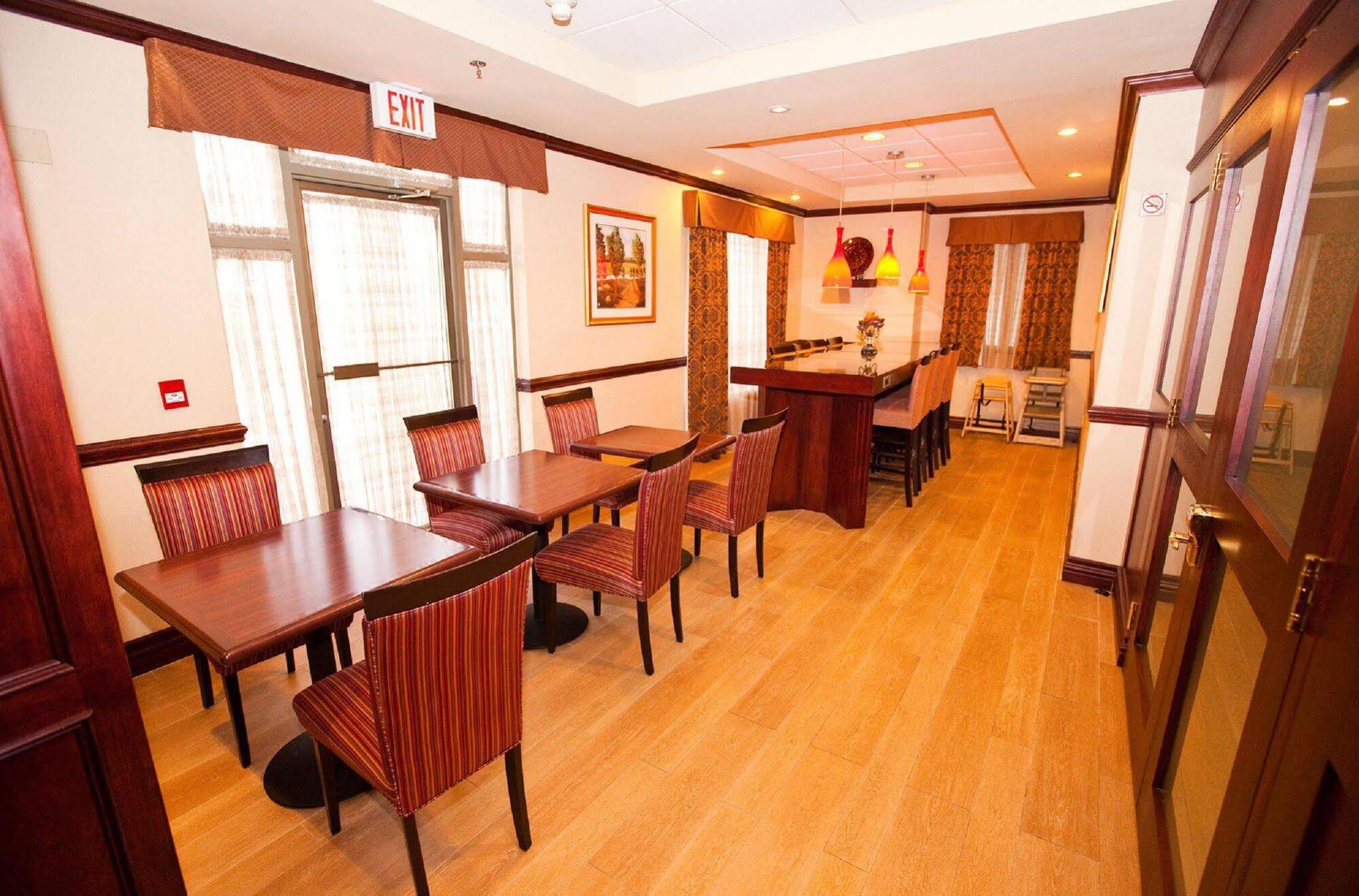 Hampton Inn Toronto-Mississauga West 객실 사진